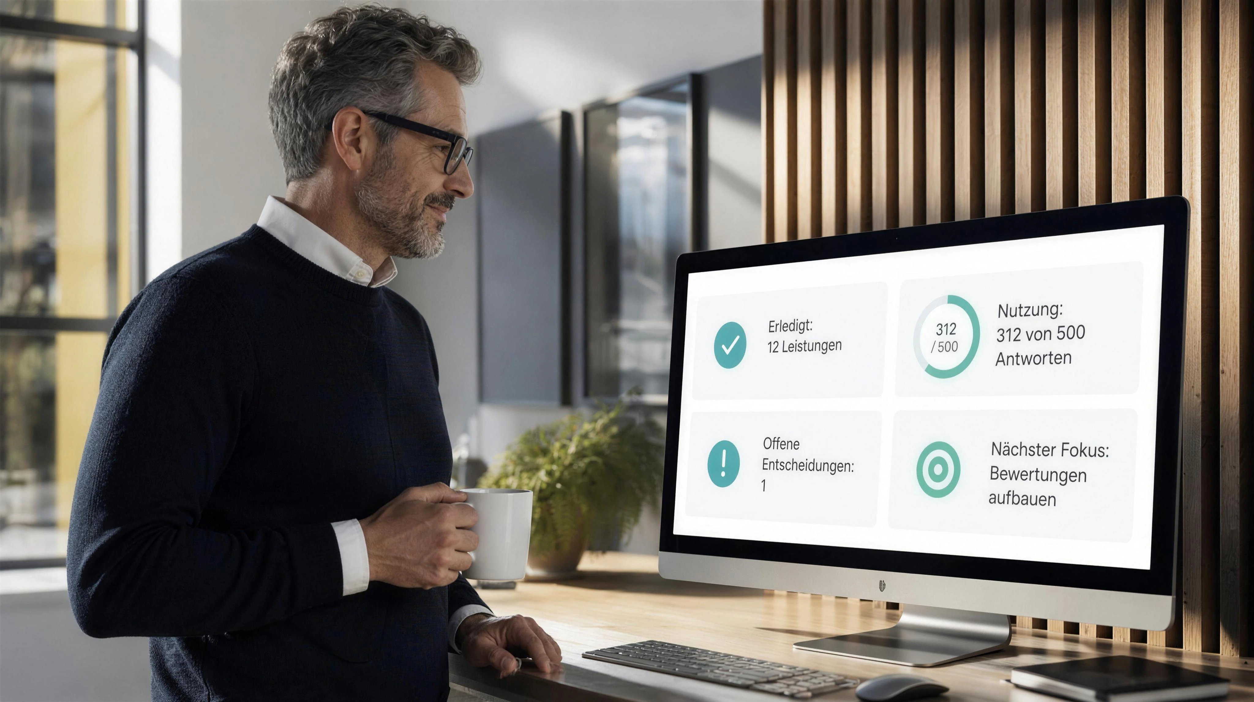 Ein Unternehmer erhält einen verständlichen Monatsüberblick mit erledigten Leistungen, Nutzung, offenen Entscheidungen und nächstem Fokus. Echte bereitgestellte Dashboard-Ansicht, keine Fantasiezahlen.